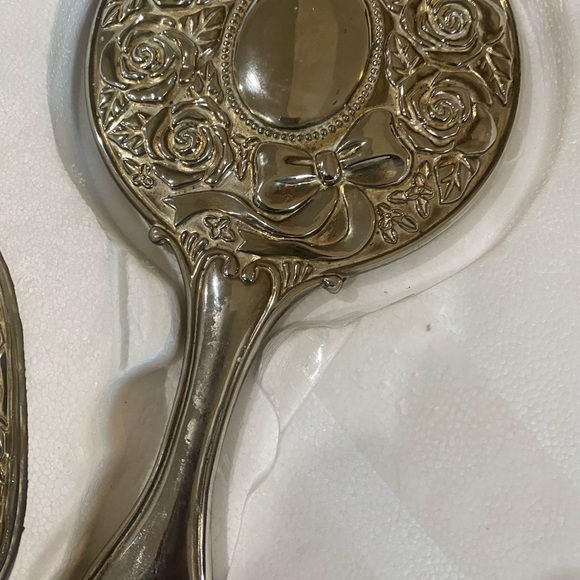 Vintage Victorian Silver Ornate Repousse’ Vanity Mirror, Brush, and Comb Set - Picture 4 of 16